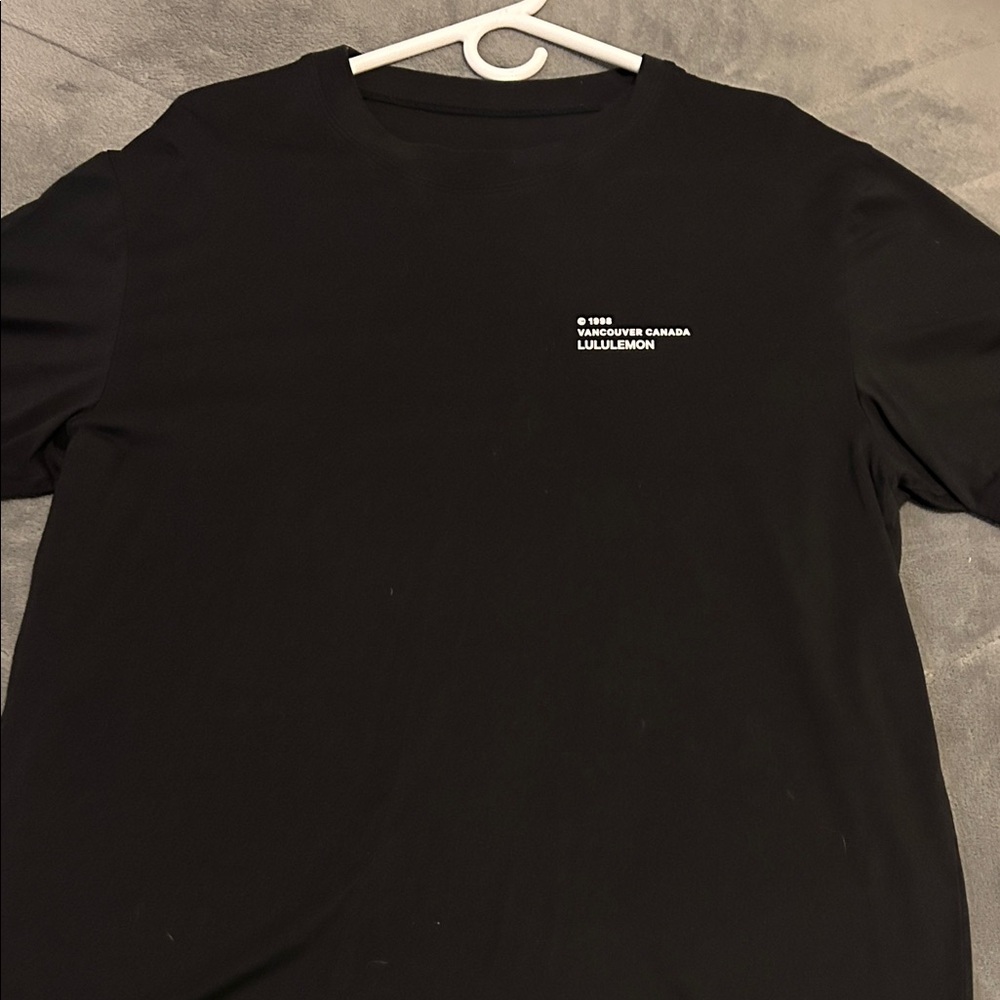 Lululemon athletic top